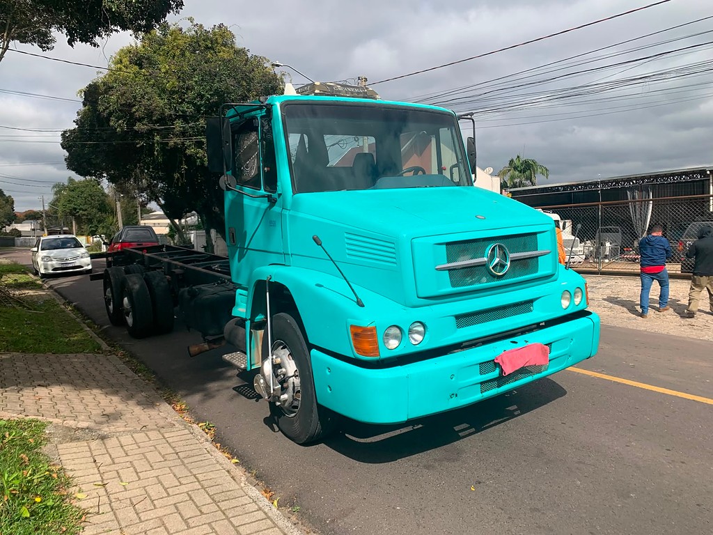 Caminhão MERCEDES BENZ MB 1620 Chassis ANO 2002