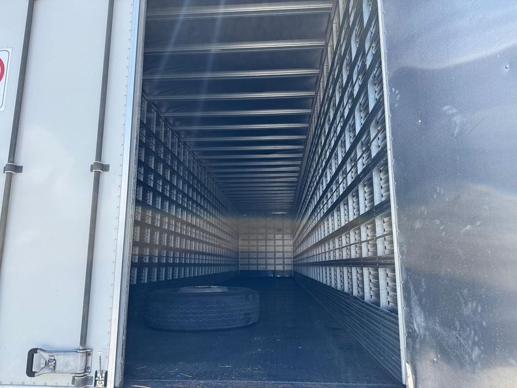 BAÚ RANDON 30 PALETES – 2025 de TB Trucks Caminhões no Paraná