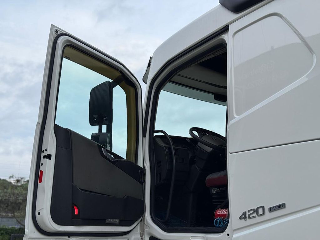 VOLVO FH 420 – 4×2 de TB Trucks Caminhões no Paraná