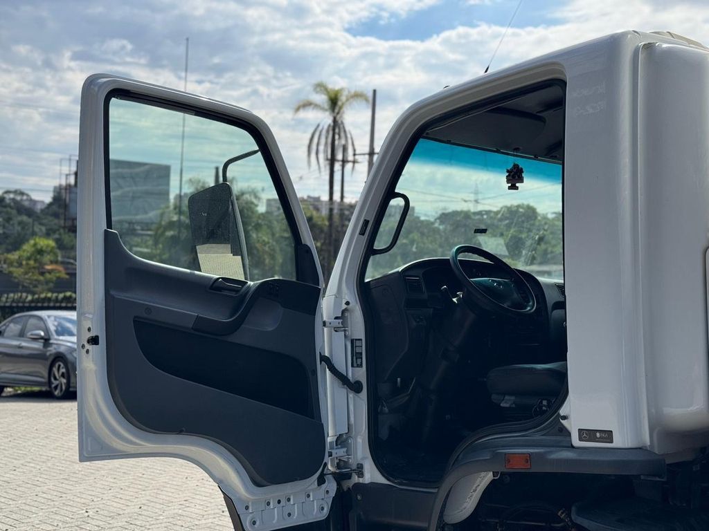 MERCEDES-BENZ Accelo 1016 – 3/4 de TB Trucks Caminhões no Paraná