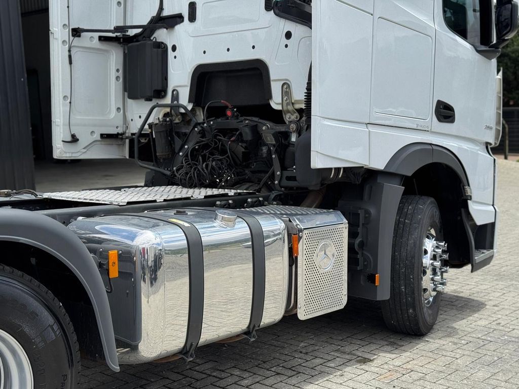 Mercedes-Benz New Actros 2651 – 6×4 de TB Trucks Caminhões no Paraná
