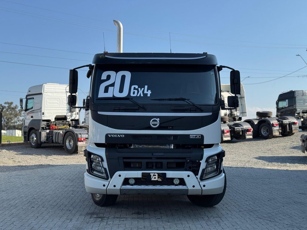 VOLVO FMX 460 – 6×4 de TB Trucks Caminhões no Paraná