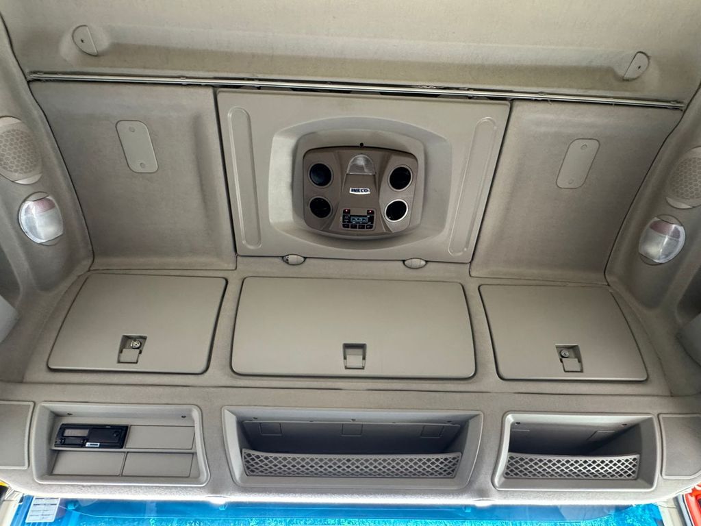 IVECO STRALIS HI-WAY – 6×2 de TB Trucks Caminhões no Paraná