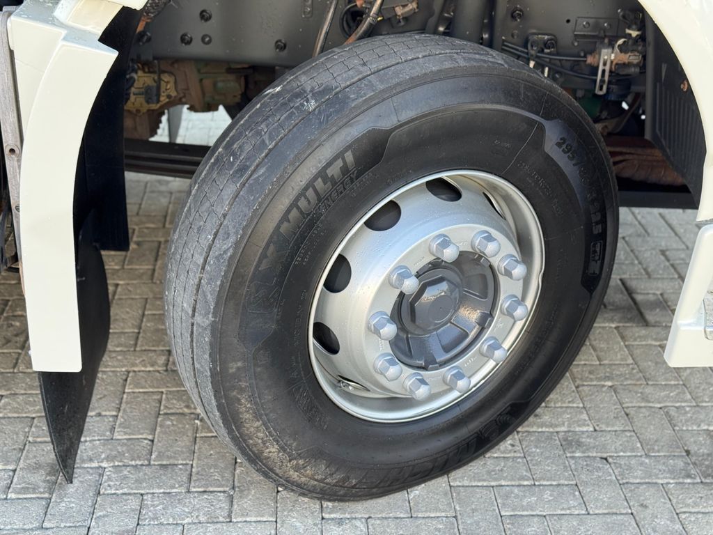 VOLVO FMX 460 – 6×4 de TB Trucks Caminhões no Paraná