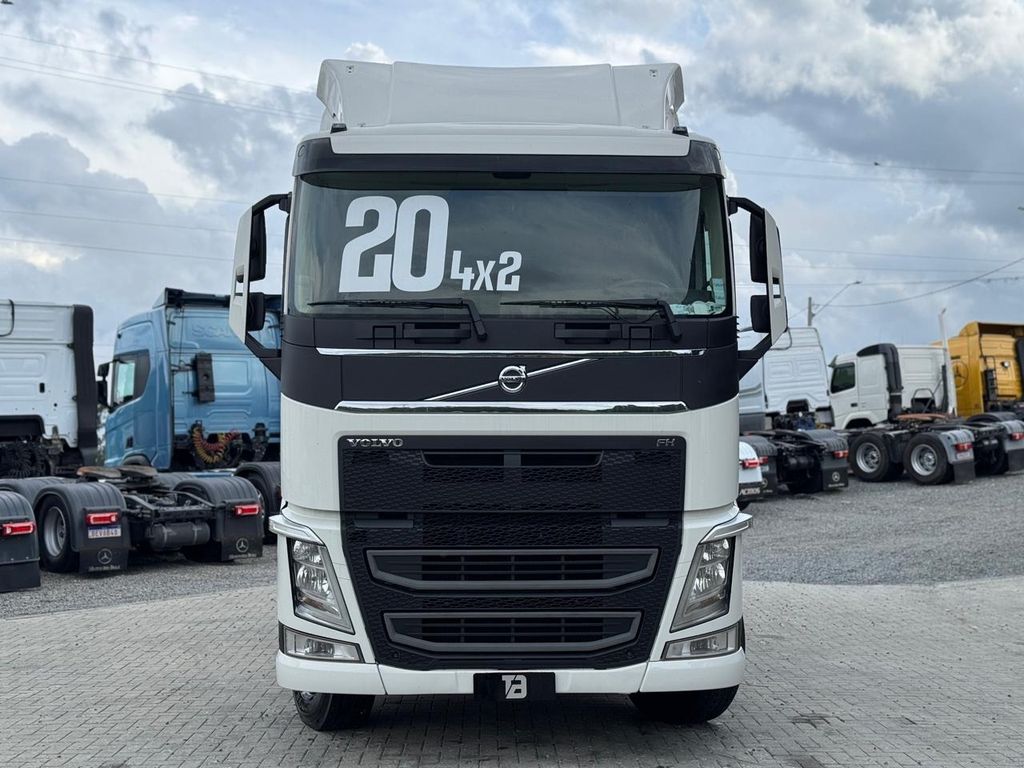 VOLVO FH 420 – 4×2 de TB Trucks Caminhões no Paraná