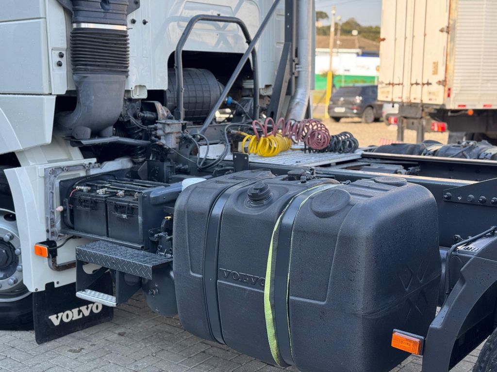 VOLVO FMX 460 – 6×4 de TB Trucks Caminhões no Paraná