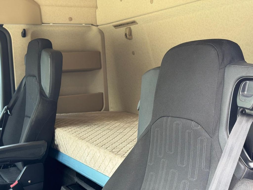 Mercedes-Benz New Actros 2651 – 6×4 de TB Trucks Caminhões no Paraná