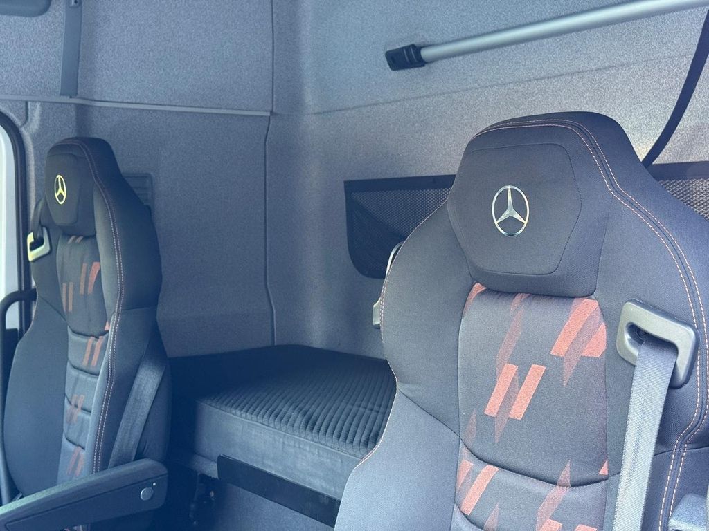 MERCEDES-BENZ Axor 2644 – 6×4 de TB Trucks Caminhões no Paraná