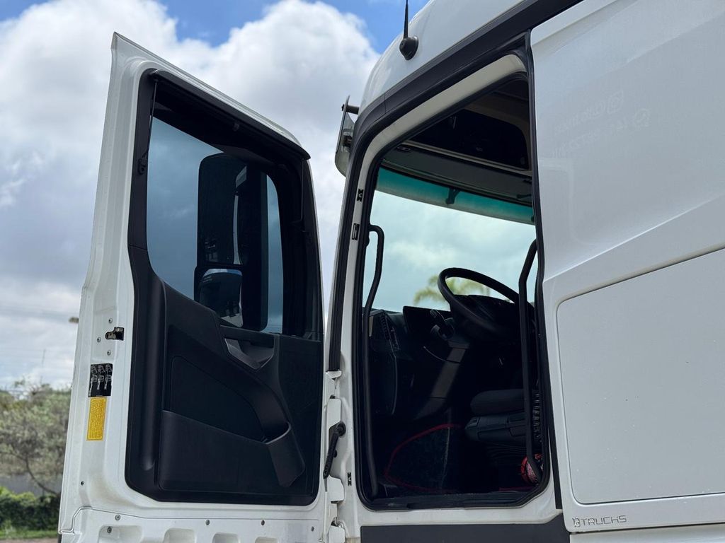 Mercedes-Benz New Actros 2651 – 6×4 de TB Trucks Caminhões no Paraná