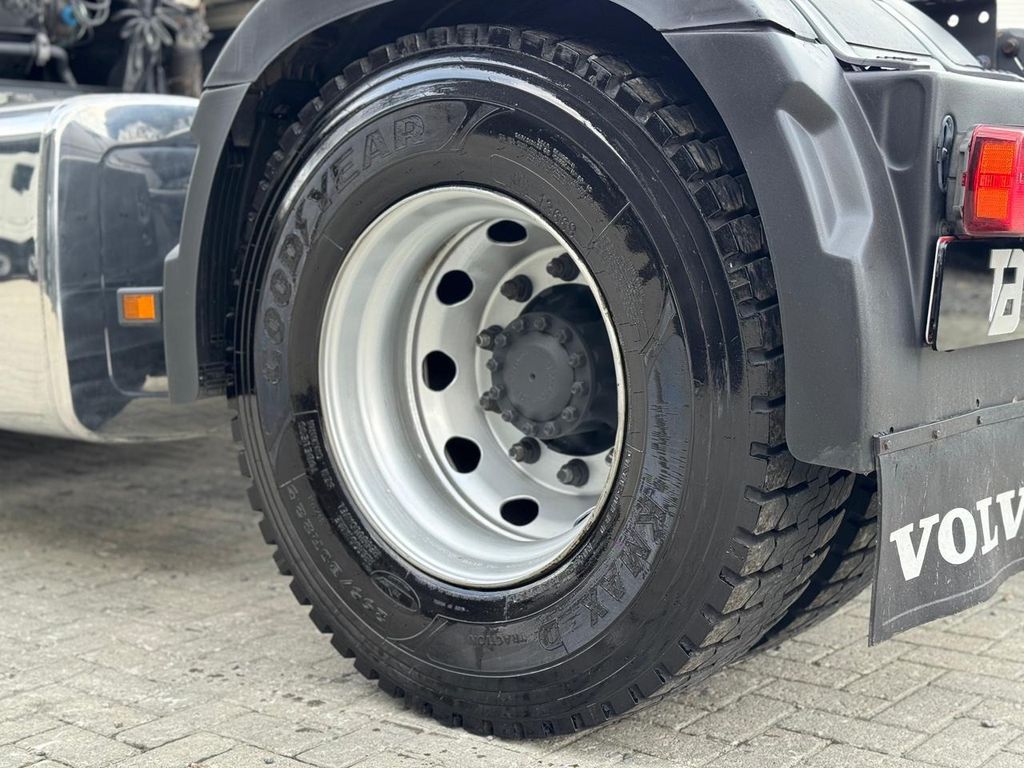 VOLVO FH 420 – 4×2 de TB Trucks Caminhões no Paraná