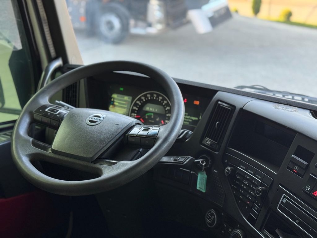 VOLVO FMX 460 – 6×4 de TB Trucks Caminhões no Paraná