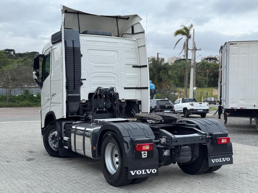 VOLVO FH 420 – 4×2 de TB Trucks Caminhões no Paraná