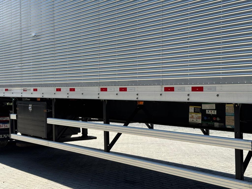 BAÚ RANDON 30 PALETES – 2025 de TB Trucks Caminhões no Paraná