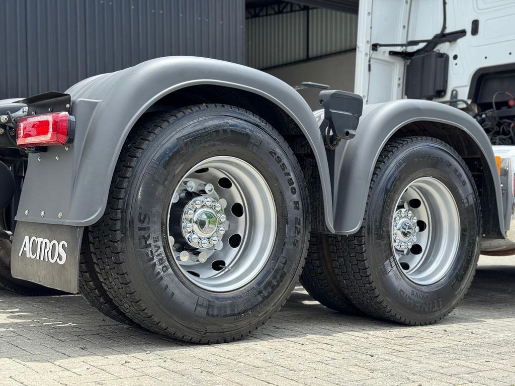 Mercedes-Benz New Actros 2651 – 6×4 de TB Trucks Caminhões no Paraná