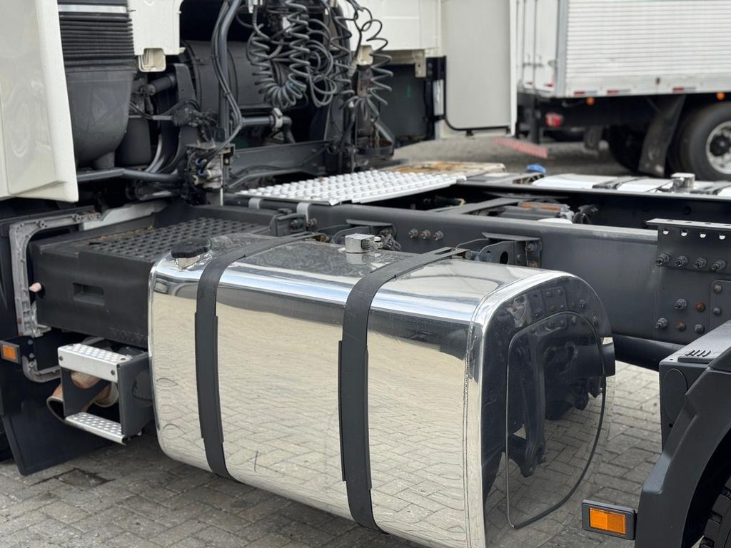 VOLVO FH 420 – 4×2 de TB Trucks Caminhões no Paraná