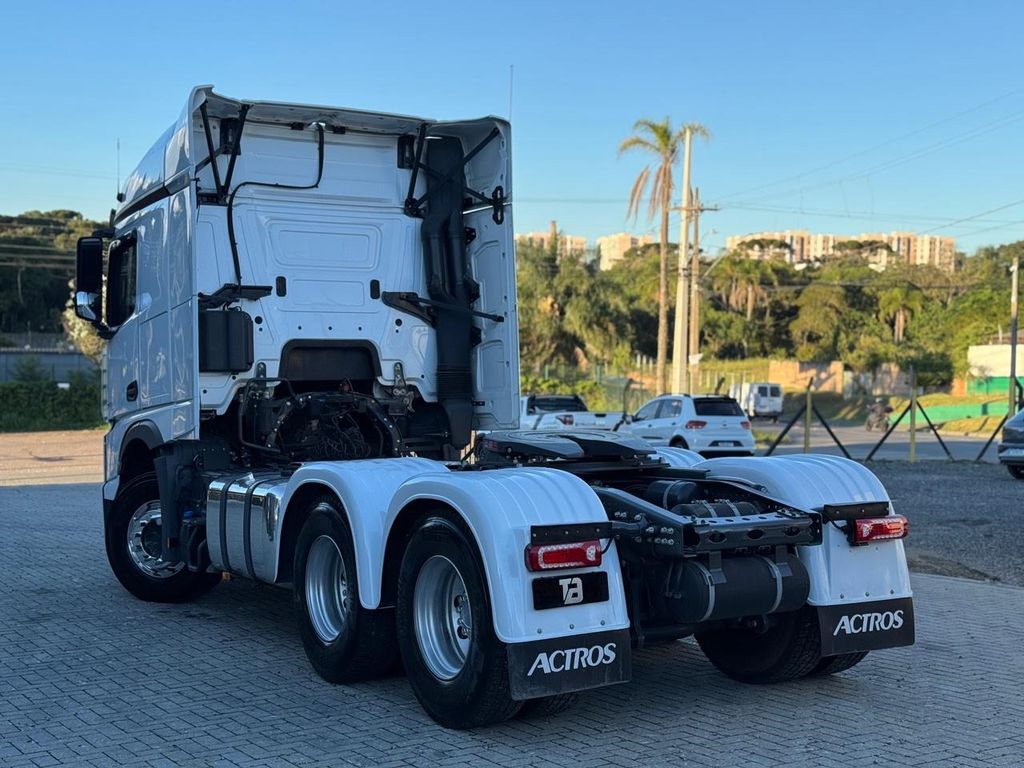 Mercedes-Benz New Actros 2651 – 6×4 de TB Trucks Caminhões no Paraná