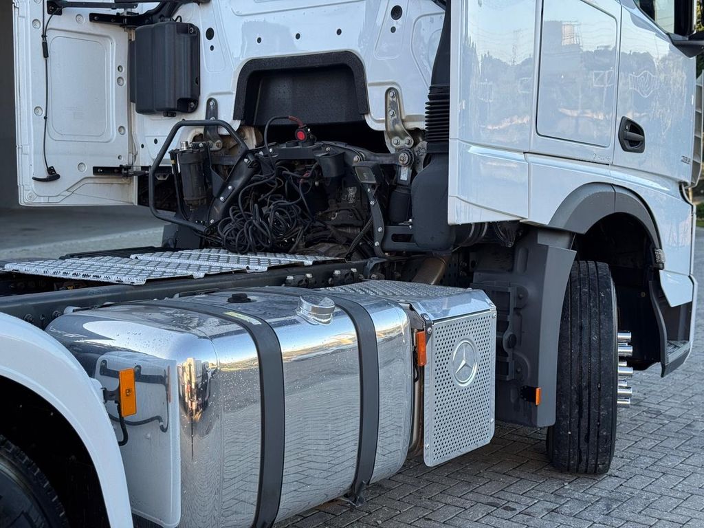 Mercedes-Benz New Actros 2651 – 6×4 de TB Trucks Caminhões no Paraná