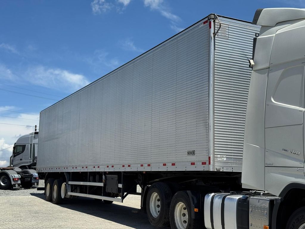 BAÚ RANDON 30 PALETES – 2025 de TB Trucks Caminhões no Paraná