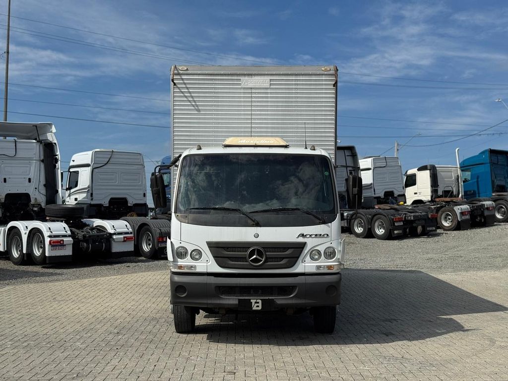 MERCEDES-BENZ Accelo 1016 – 3/4 de TB Trucks Caminhões no Paraná
