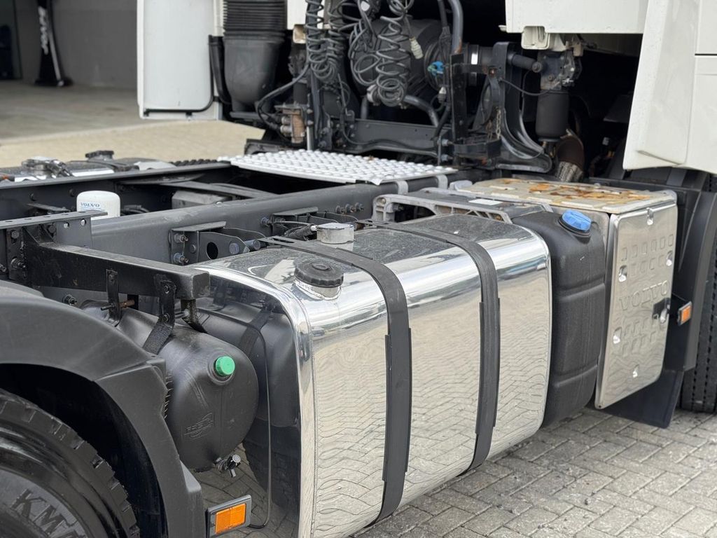 VOLVO FH 420 – 4×2 de TB Trucks Caminhões no Paraná