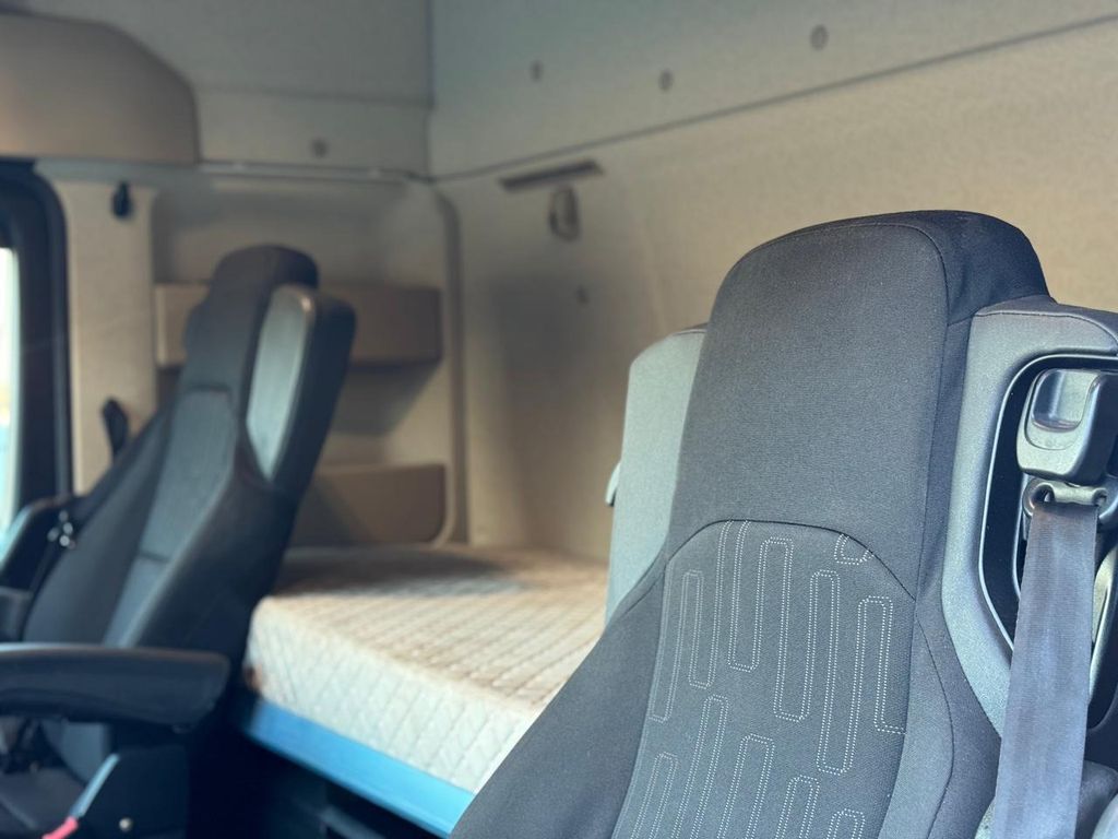 Mercedes-Benz New Actros 2651 – 6×4 de TB Trucks Caminhões no Paraná