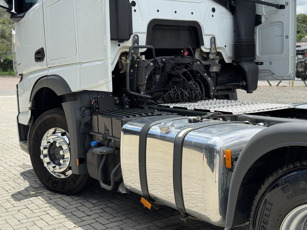Mercedes-Benz New Actros 2651 – 6×4 de TB Trucks Caminhões no Paraná