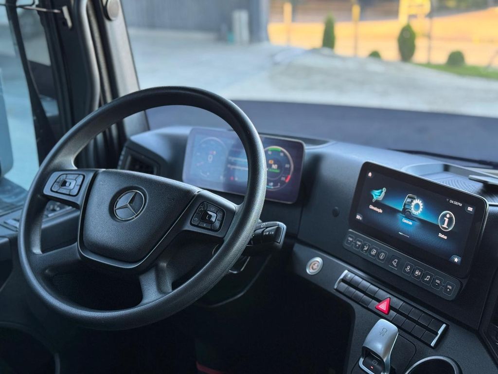 Mercedes-Benz New Actros 2651 – 6×4 de TB Trucks Caminhões no Paraná