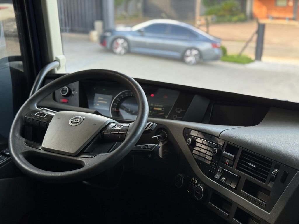 VOLVO FH 540 – 6×4 de TB Trucks Caminhões no Paraná