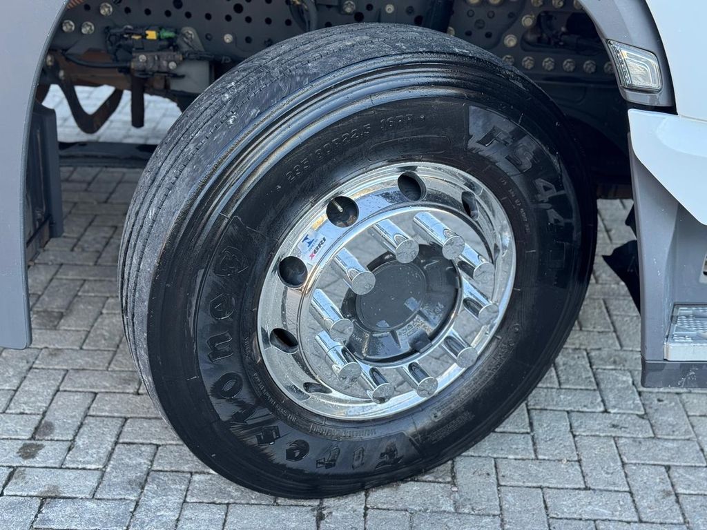 Mercedes-Benz New Actros 2651 – 6×4 de TB Trucks Caminhões no Paraná