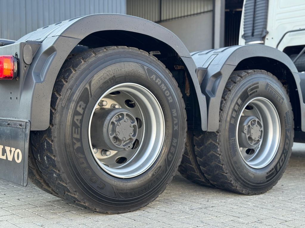 VOLVO FMX 460 – 6×4 de TB Trucks Caminhões no Paraná