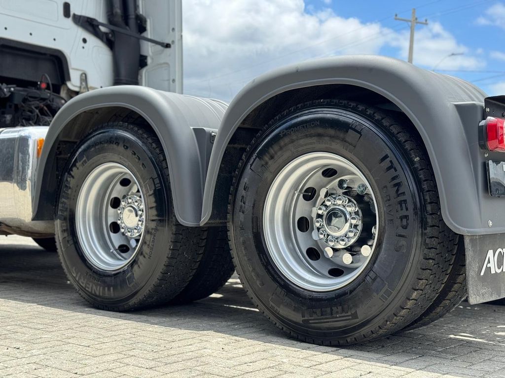 Mercedes-Benz New Actros 2651 – 6×4 de TB Trucks Caminhões no Paraná