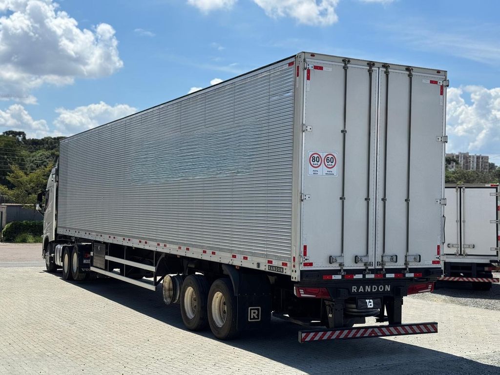 BAÚ RANDON 30 PALETES – 2025 de TB Trucks Caminhões no Paraná