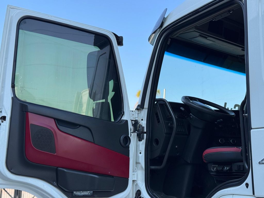 VOLVO FMX 460 – 6×4 de TB Trucks Caminhões no Paraná