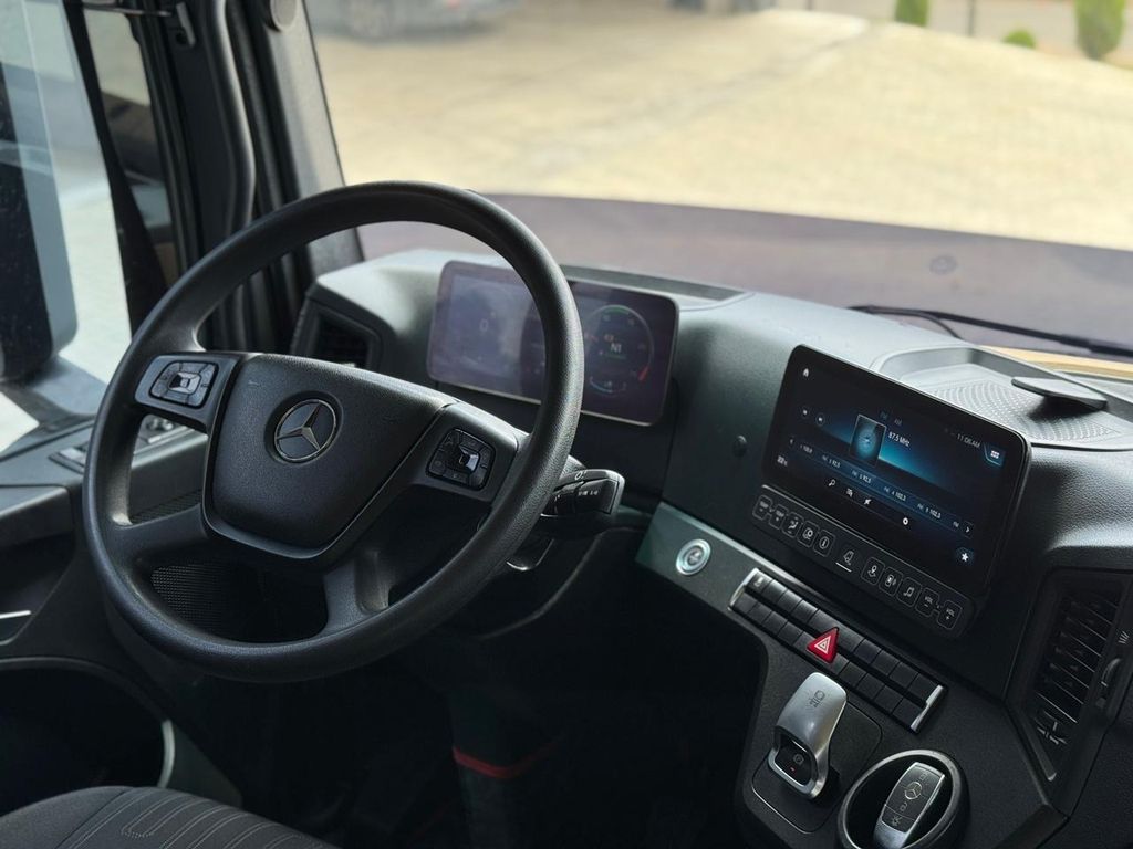 Mercedes-Benz New Actros 2651 – 6×4 de TB Trucks Caminhões no Paraná