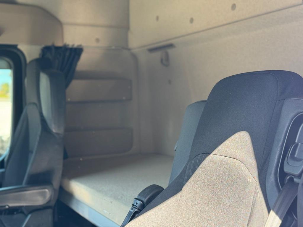 MERCEDES-BENZ Actros 2651 – 6×4 – C/ Retarder de TB Trucks Caminhões no Paraná