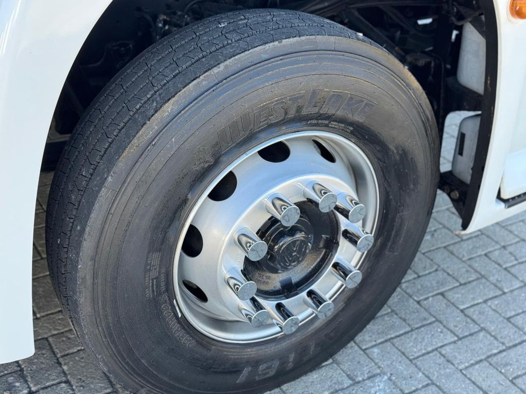 VOLKSWAGEN 25.360 Constellation – 6×2 de TB Trucks Caminhões no Paraná