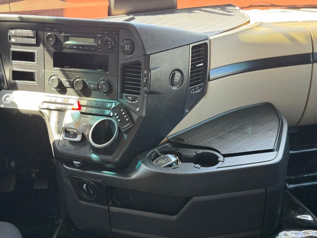 MERCEDES-BENZ Actros 2651 – 6×4 – C/ Retarder de TB Trucks Caminhões no Paraná