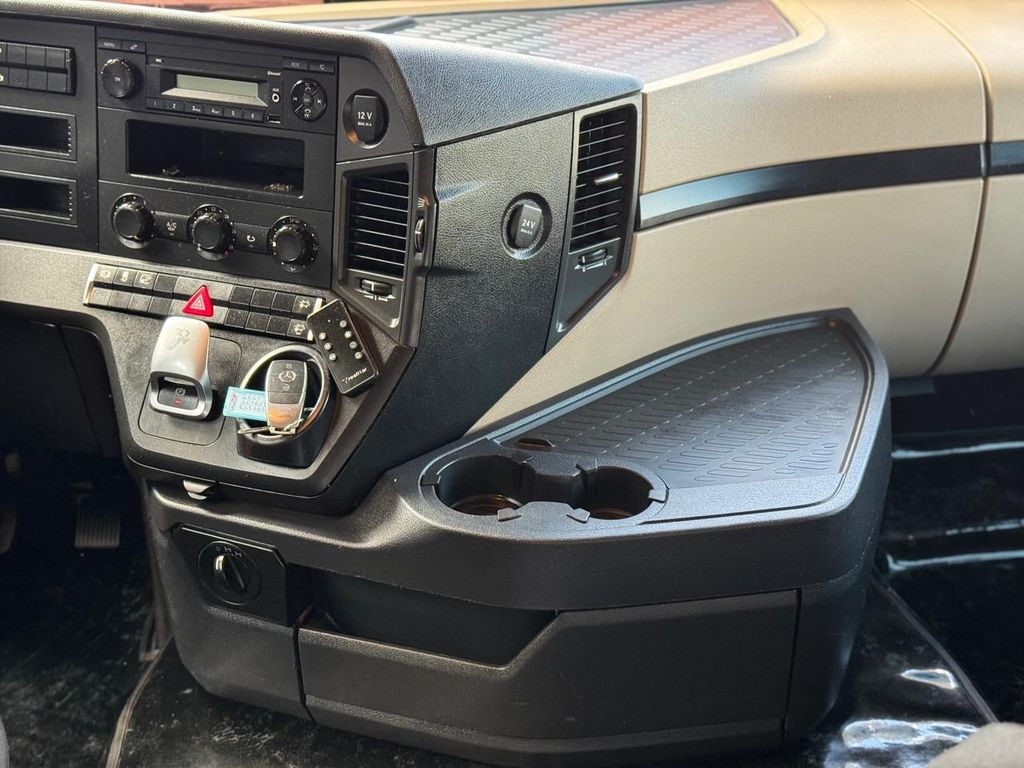 MERCEDES-BENZ Actros 2651 – 6×4 – C/ Retarder de TB Trucks Caminhões no Paraná