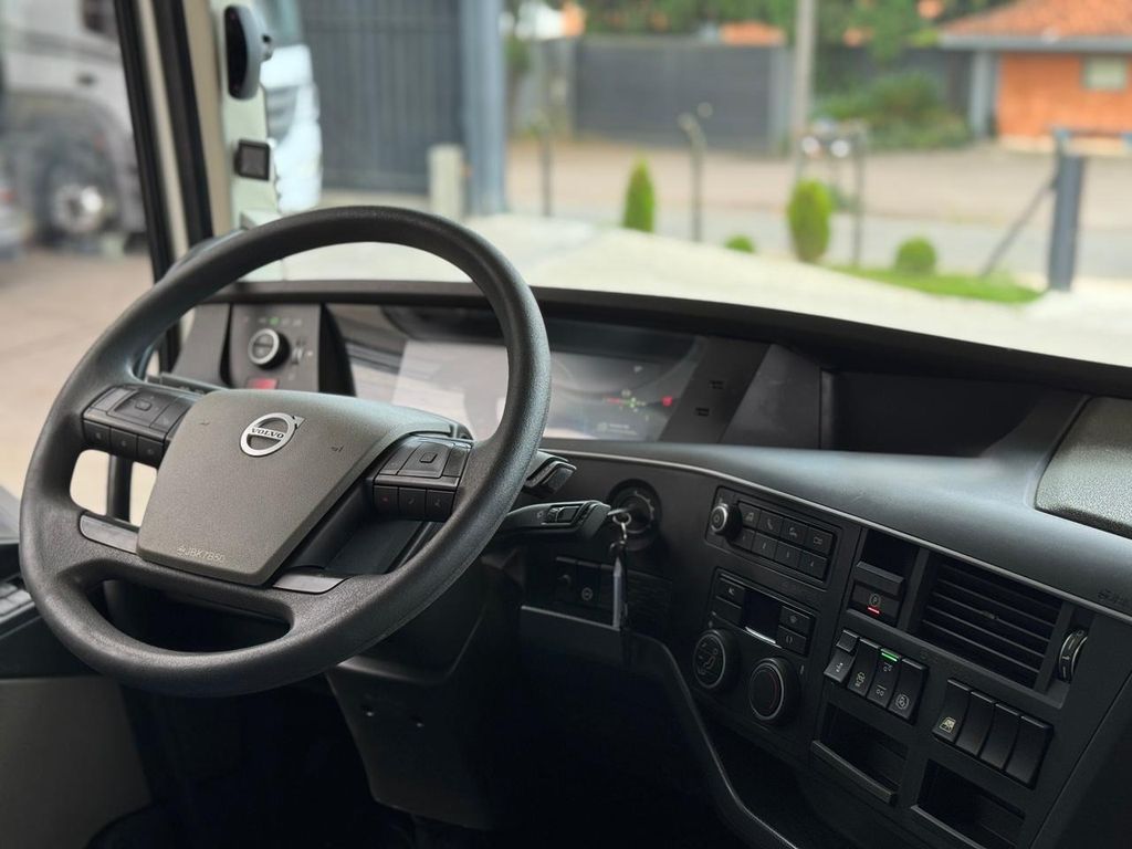 VOLVO FH-460 GLOBETROTTER – 6×2 de TB Trucks Caminhões no Paraná