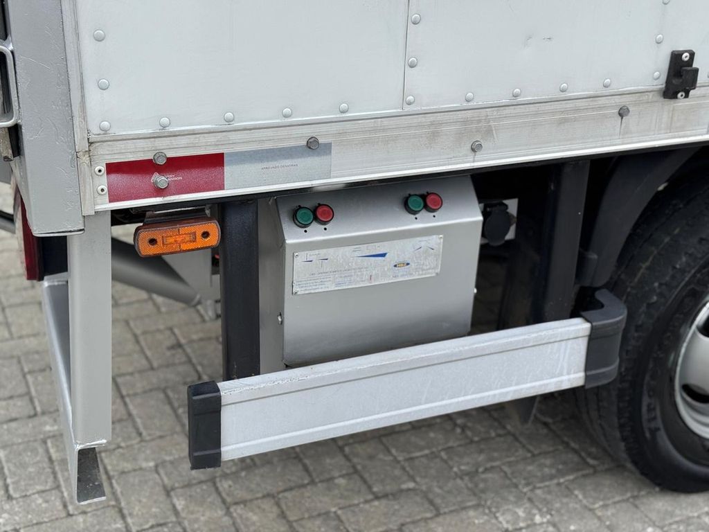 VOLKSWAGEN Delivery Express – 3/4 de TB Trucks Caminhões no Paraná