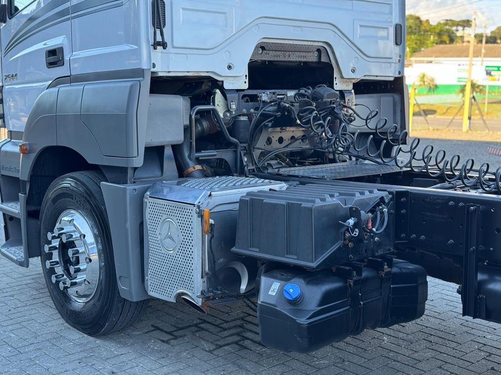 MERCEDES-BENZ Axor 2544 – 6×2 de TB Trucks Caminhões no Paraná