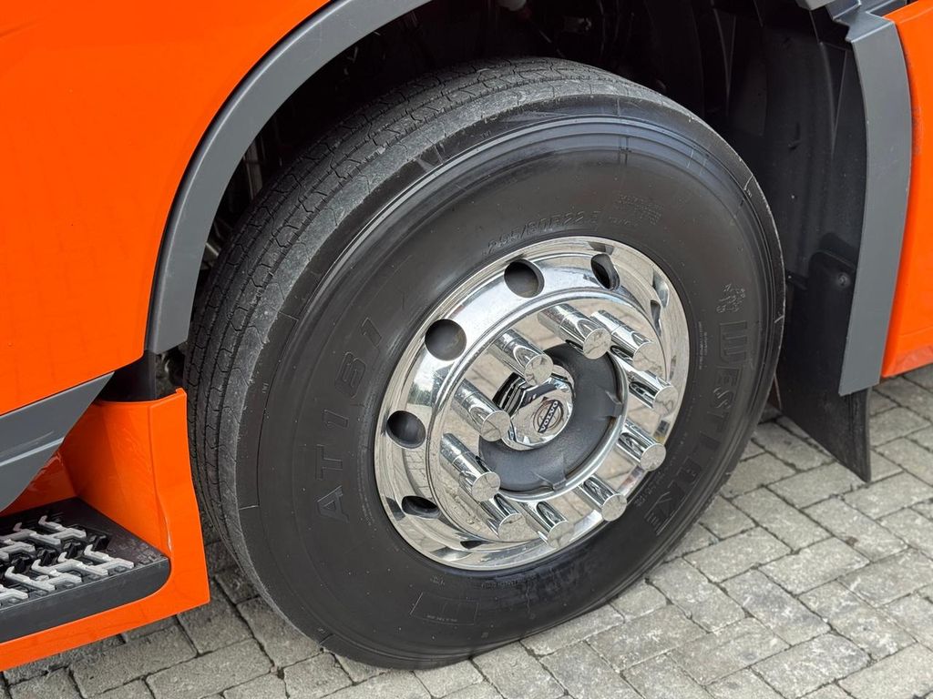 VOLVO FH-460 GLOBETROTTER – 6X2 de TB Trucks Caminhões no Paraná