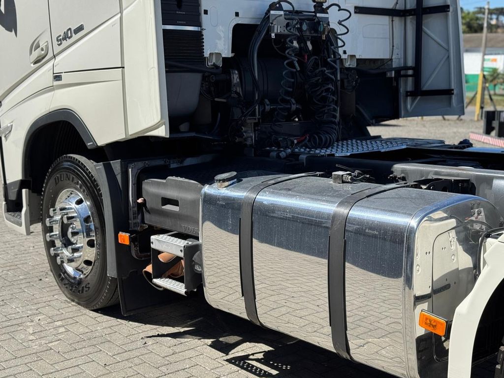 VOLVO FH 540 – 6×4 de TB Trucks Caminhões no Paraná