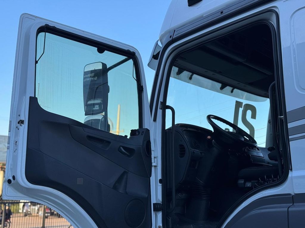 MERCEDES-BENZ Axor 2644 – 6×4 de TB Trucks Caminhões no Paraná