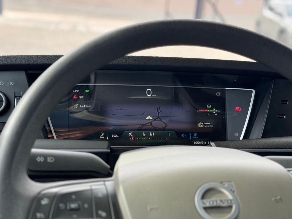 VOLVO FH-460 GLOBETROTTER – 6X2 de TB Trucks Caminhões no Paraná