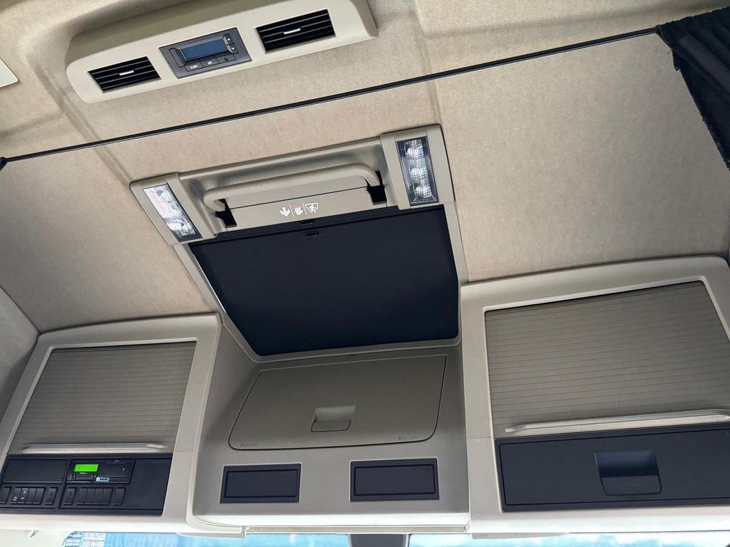 VOLVO FH-460 GLOBETROTTER – 6×2 de TB Trucks Caminhões no Paraná