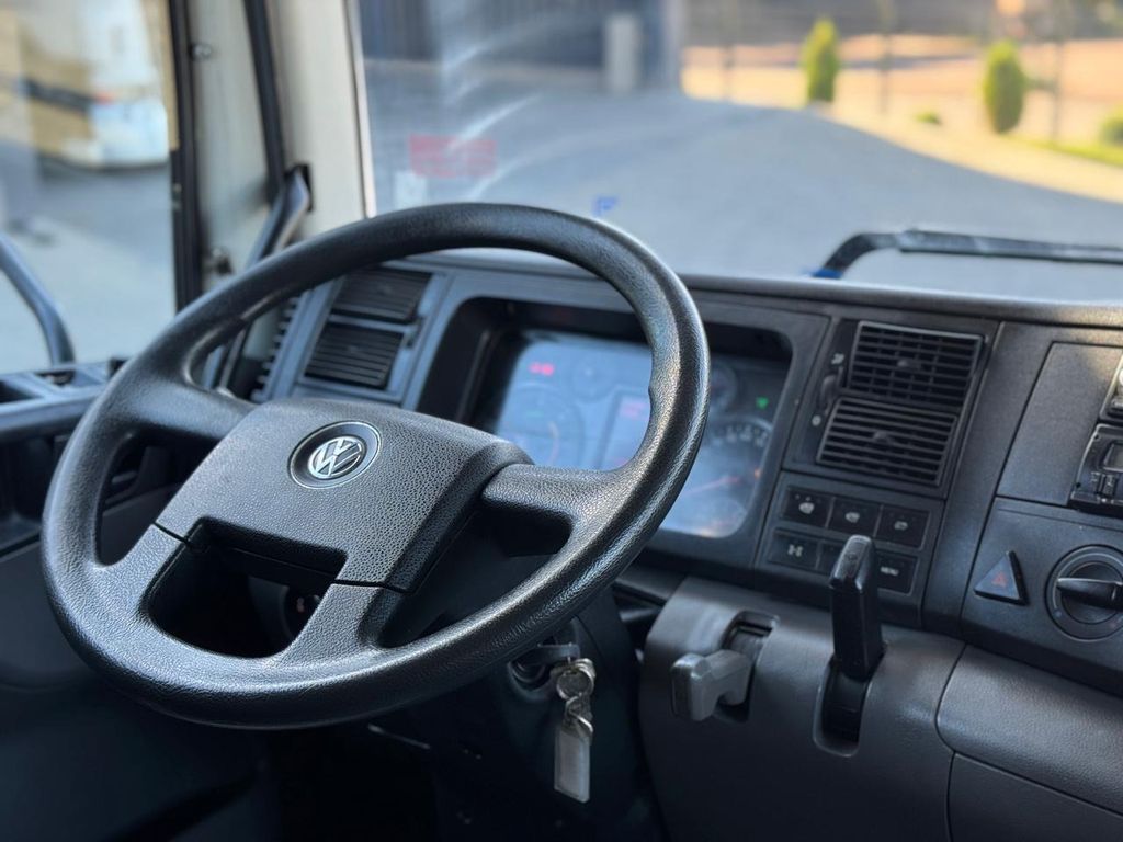 VOLKSWAGEN 25.360 Constellation – 6×2 de TB Trucks Caminhões no Paraná