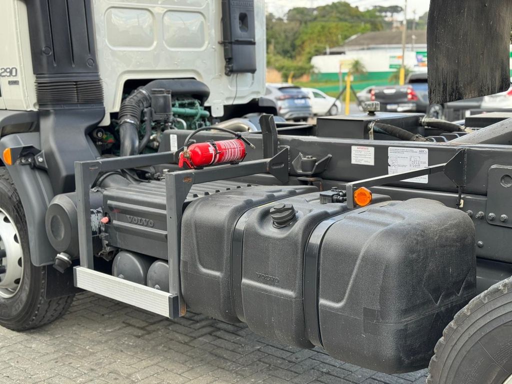 VOLVO VMX 290 – 6×4 de TB Trucks Caminhões no Paraná
