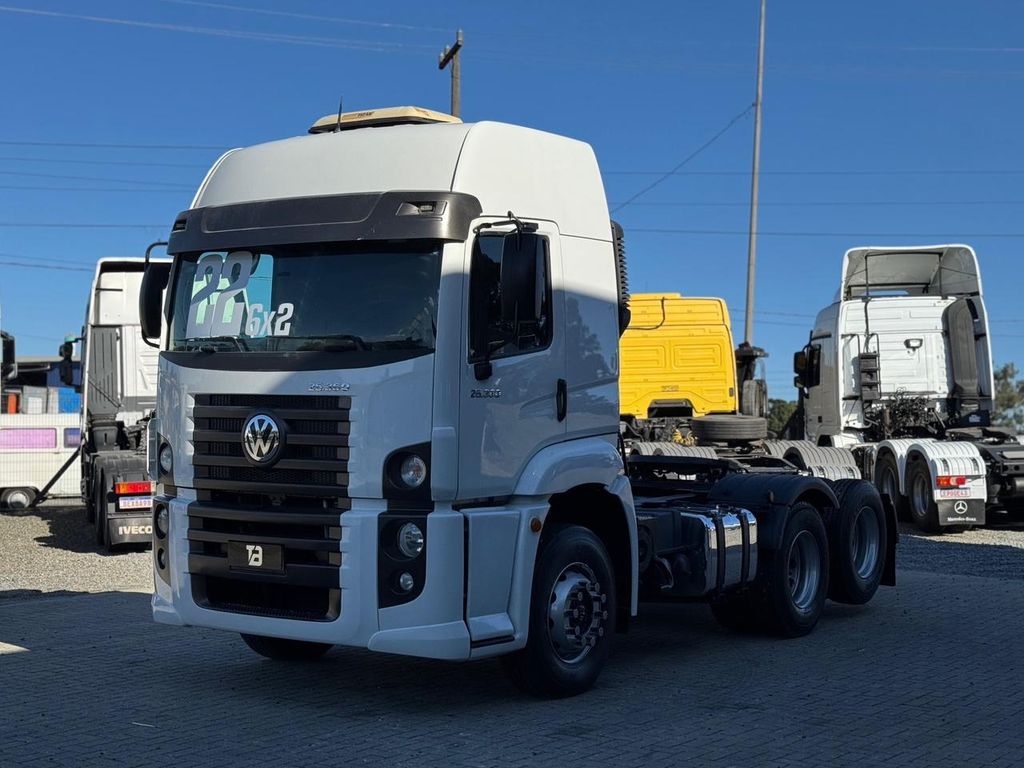VOLKSWAGEN 25.360 Constellation – 6×2 de TB Trucks Caminhões no Paraná