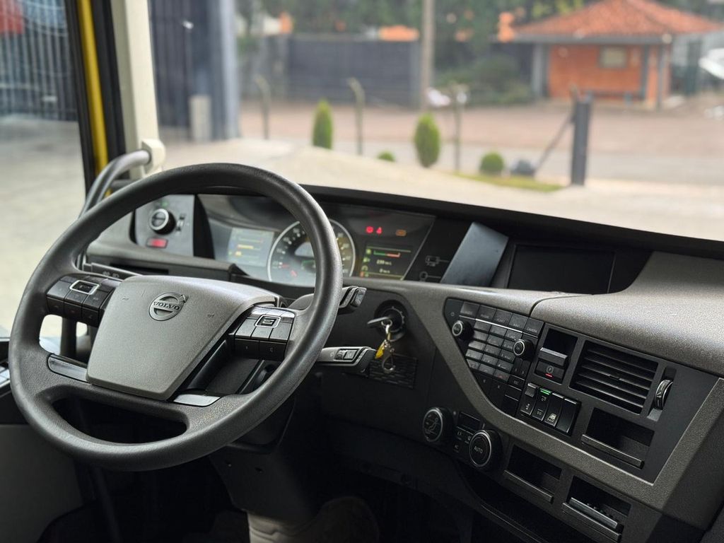 VOLVO FH-500 – 6×2 de TB Trucks Caminhões no Paraná